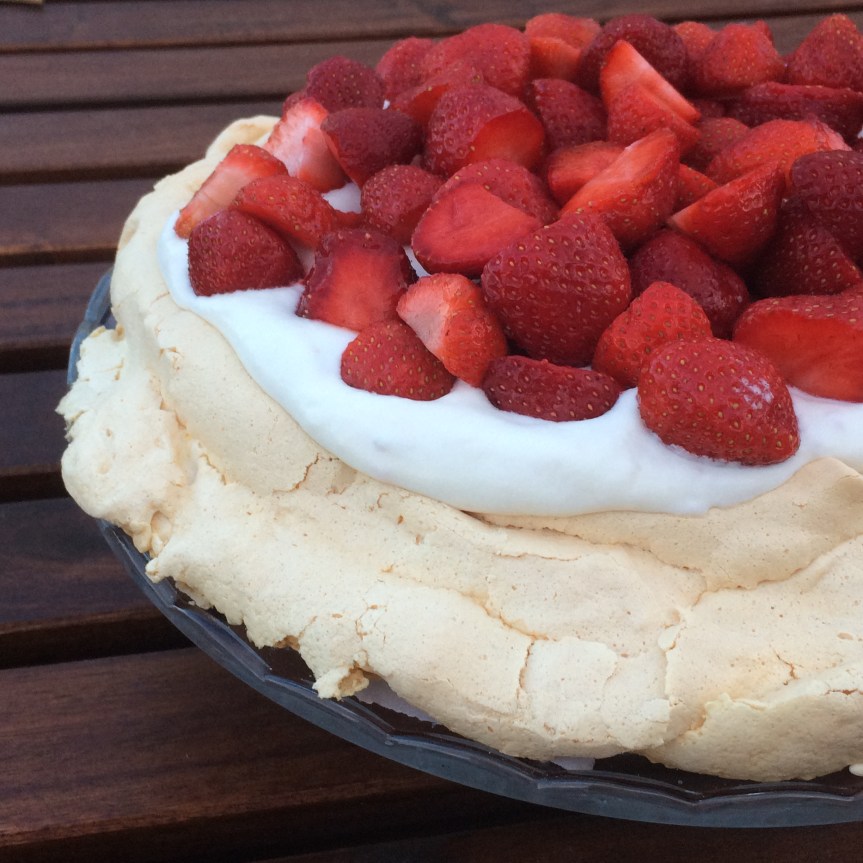 Pavlova with Strawberries and Rhubarb&nbsp;Cream
