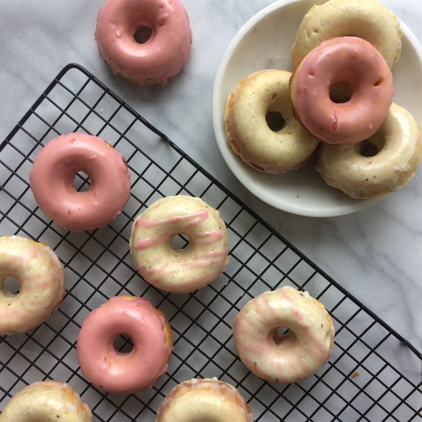 Vanilla Bean Baked&nbsp;Donuts